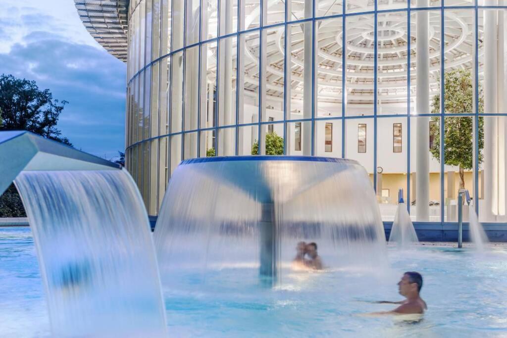 Au Coeur De La Ville Spa Exteriör bild